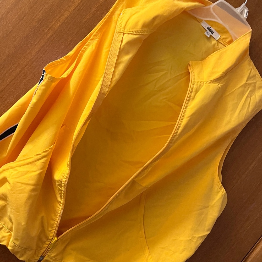 Yellow mock turtleneck Zip-Up Vest with side stripes and two pockets - Picture 6 of 8